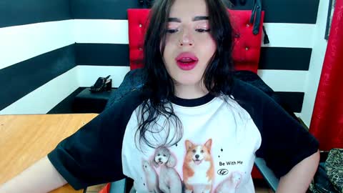 Snapshot of marian_ran_ chatting on 01.11.25 Marian online show from 01.11.25