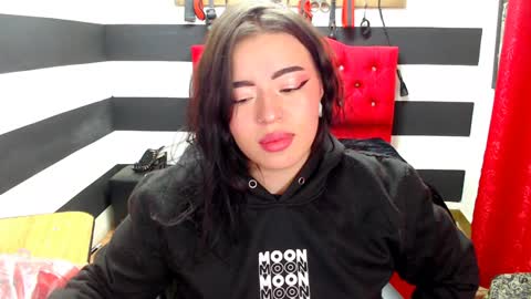 Snapshot of marian_ran_ chatting on 01.11.25 Marian online show from 01.11.25