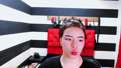 Snapshot of marian_ran_ chatting on 01.27.25 Marian online show from 01.27.25