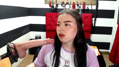 Snapshot of marian_ran_ chatting on 01.29.25 Marian online show from 01.29.25