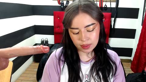 Snapshot of marian_ran_ chatting on 01.29.25 Marian online show from 01.29.25