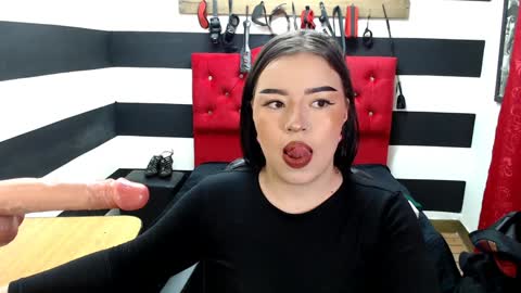 Snapshot of marian_ran_ chatting on 02.01.25 Marian online show from 02.01.25