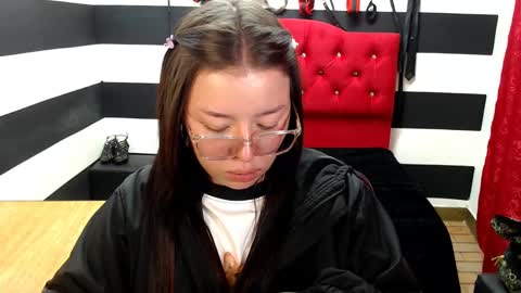 Snapshot of marian_ran_ chatting on 02.17.25 Marian online show from 02.17.25