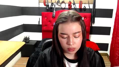 Snapshot of marian_ran_ chatting on 02.17.25 Marian online show from 02.17.25