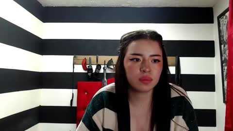 Snapshot of marian_ran_ chatting on 02.18.25 Marian online show from 02.18.25