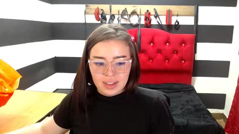 Snapshot of marian_ran_ chatting on 02.21.25 Marian online show from 02.21.25