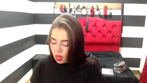 Snapshot of marian_ran_ chatting on 02.21.25 Marian online show from 02.21.25