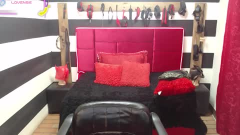 Snapshot of marian_ran_ chatting on 09.12.25 Marian online show from 09.12.25