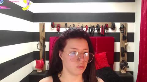 Snapshot of marian_ran_ chatting on 09.16.25 Marian online show from 09.16.25