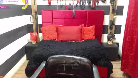 Snapshot of marian_ran_ chatting on 09.19.25 Marian online show from 09.19.25