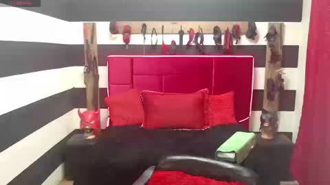 Snapshot of marian_ran_ chatting on 09.24.25 Marian online show from 09.24.25