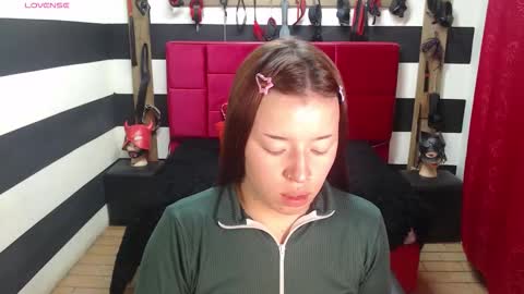 Snapshot of marian_ran_ chatting on 10.20.25 Marian online show from 10.20.25