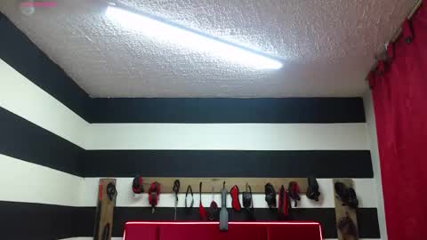 Snapshot of marian_ran_ chatting on 10.23.25 Marian online show from 10.23.25