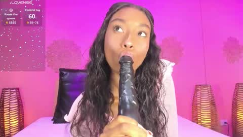 Snapshot of marian_reynolds chatting on 10.25.25 Marian Reynolds online show from 10.25.25