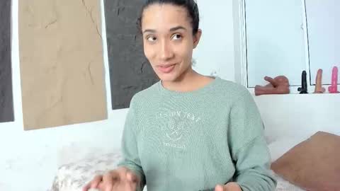 Snapshot of marian_rios chatting on 02.24.26 Marian online show from 02.24.26