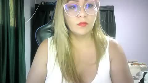 Snapshot of mariana995649 chatting on 09.13.25 mariana995649 online show from 09.13.25