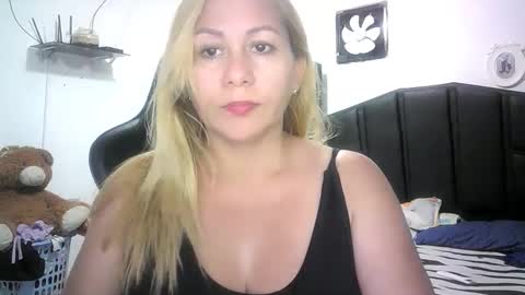 mariana995649 online show from 12.15.25