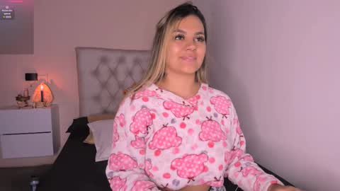 Mariana Roe online show from 02.22.25