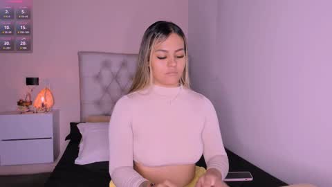 Mariana Roe online show from 02.25.25