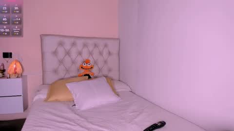 Mariana Roe online show from 03.12.25