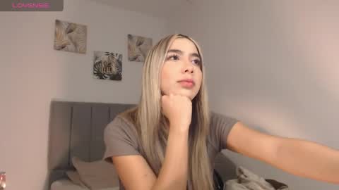 Mariana online show from 04.14.26