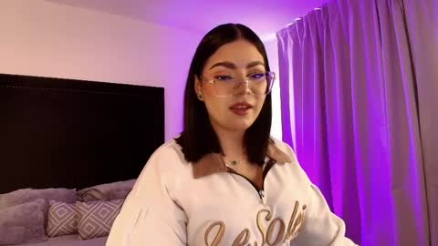 Snapshot of mariana_owen chatting on 05.15.26 online show from 05.15.26
