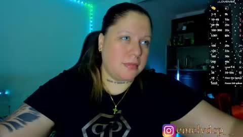 Snapshot of mariana_spellman chatting on 06.17.26 Emely online show from 06.17.26
