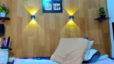 Mariana Angel online show from 01.22.25