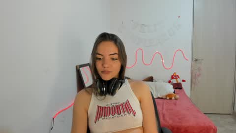 Snapshot of mariangel_3 chatting on 02.06.25 Mariangel online show from 02.06.25