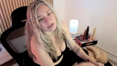 Snapshot of marianl0ve chatting on 02.03.26 Marian Love online show from 02.03.26