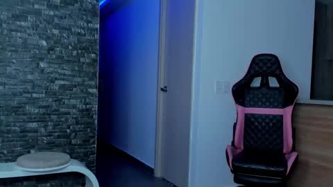 M A R I A N E online show from 02.13.25