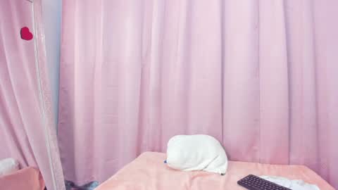 Snapshot of marianrosse chatting on 06.27.26 marianrosse online show from 06.27.26