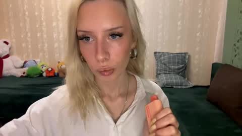 Molly online show from 09.11.25