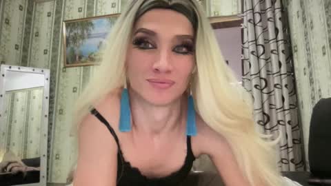 Snapshot of maridekoks chatting on 02.06.25 Mari online show from 02.06.25