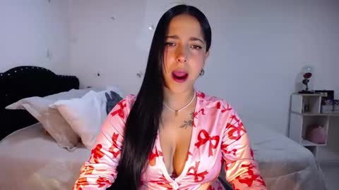 Snapshot of marie_daved chatting on 10.12.25 Nicolle online show from 10.12.25