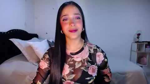 Snapshot of marie_daved chatting on 10.15.25 Nicolle online show from 10.15.25