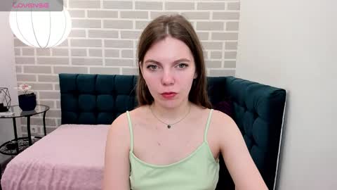 Snapshot of marie_reyes_ chatting on 10.05.25 Mary 3 online show from 10.05.25