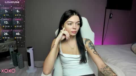 Snapshot of mariella__adams chatting on 10.08.25 Maria  online show from 10.08.25