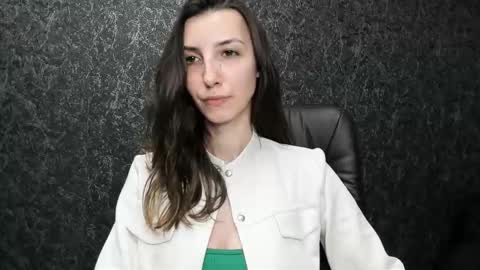 Snapshot of marielleanker chatting on 10.13.25 marielleanker online show from 10.13.25