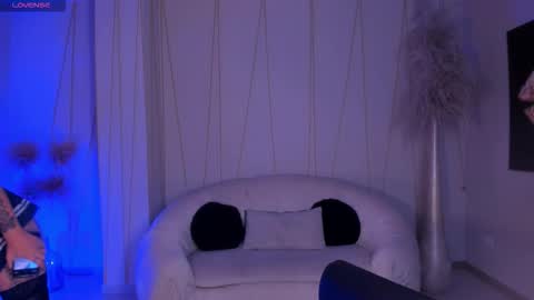 Snapshot of mariewalker_ chatting on 09.13.25 Marie online show from 09.13.25