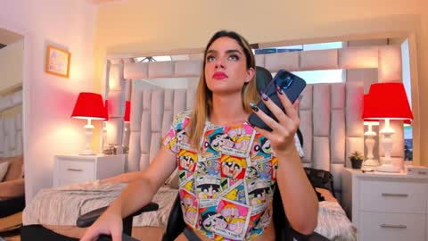 Snapshot of mariiahneedles chatting on 12.31.24 mariiahneedles online show from 12.31.24