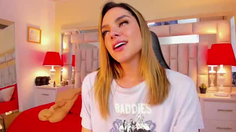 Snapshot of mariiahneedles chatting on 01.03.25 mariiahneedles online show from 01.03.25