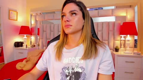 Snapshot of mariiahneedles chatting on 01.04.25 mariiahneedles online show from 01.04.25