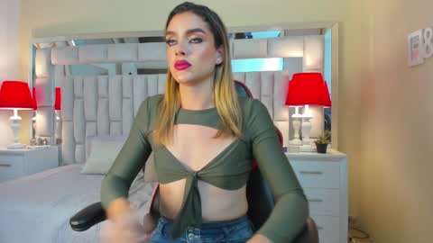 Snapshot of mariiahneedles chatting on 01.09.25 mariiahneedles online show from 01.09.25