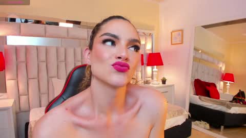 Snapshot of mariiahneedles chatting on 01.24.25 mariiahneedles online show from 01.24.25