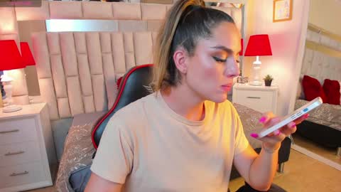 Snapshot of mariiahneedles chatting on 02.04.25 mariiahneedles online show from 02.04.25