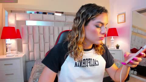 Snapshot of mariiahneedles chatting on 02.04.25 mariiahneedles online show from 02.04.25