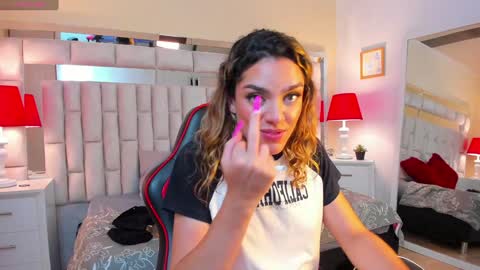 Snapshot of mariiahneedles chatting on 02.05.25 mariiahneedles online show from 02.05.25