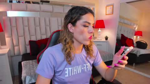 Snapshot of mariiahneedles chatting on 02.11.25 mariiahneedles online show from 02.11.25