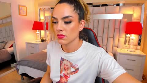 Snapshot of mariiahneedles chatting on 02.21.25 mariiahneedles online show from 02.21.25